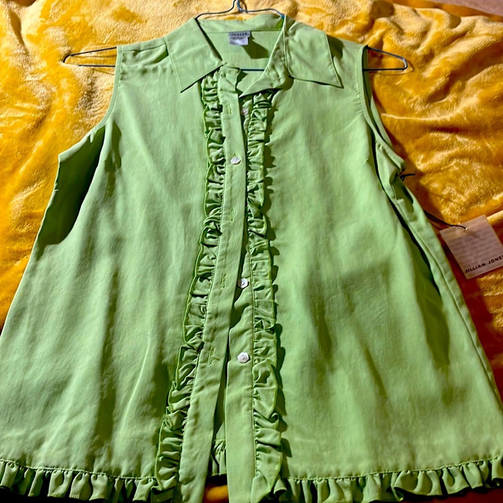 Blouse, sleeveless, 100 percent silk, NEW, small size, lime green color